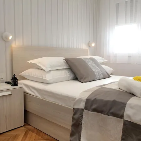 Luxury Ma&ro With Heated , Private Pool Apartment Kastela