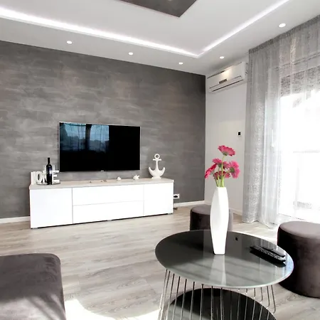 Luxury Ma&ro With Heated , Private Pool Apartment *