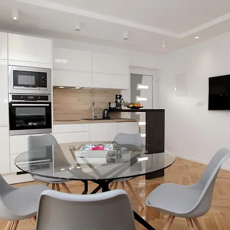 Luxury Ma&ro With Heated , Private Pool Apartment *