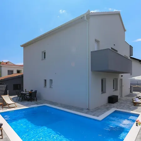 Luxury Ma&ro With Heated , Private Pool *