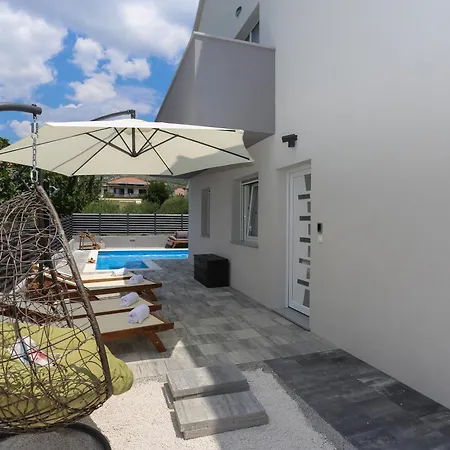 Luxury Ma&ro With Heated , Private Pool Apartment