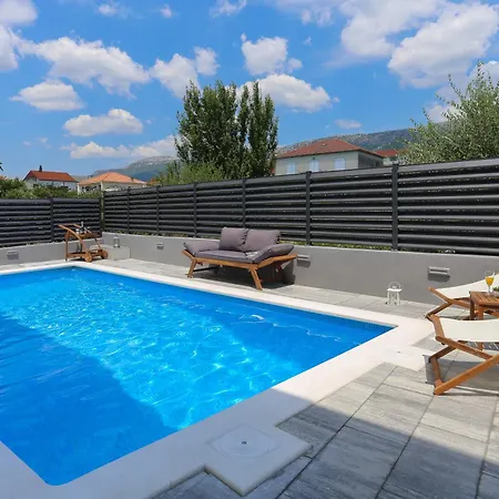 Luxury Ma&ro With Heated , Private Pool