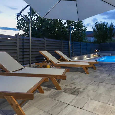 Luxury Ma&ro With Heated , Private Pool Apartment